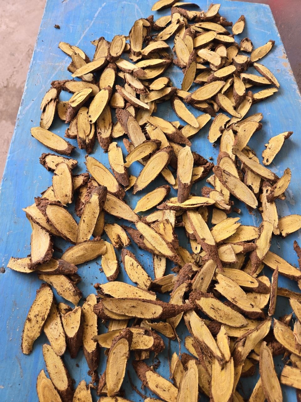 Long Licorice Root Slices by Botanic Herbs